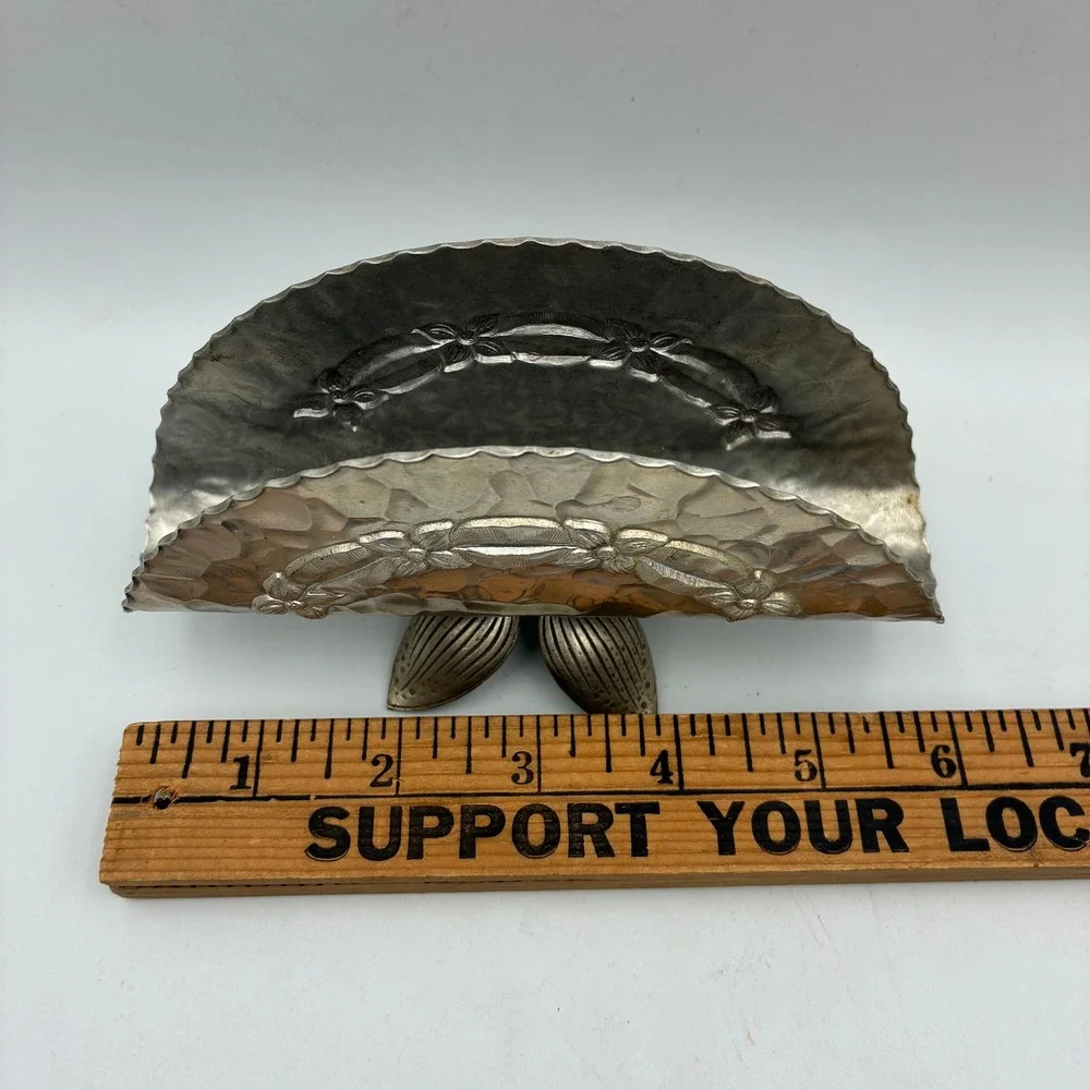 Vintage Hammered Aluminum Napkin Holder Floral Relief Scalloped Edge Silver Tone